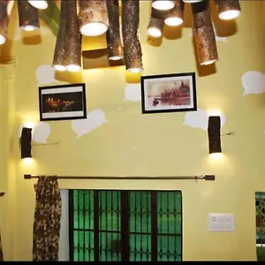 Monalisa Hostel Varanasi